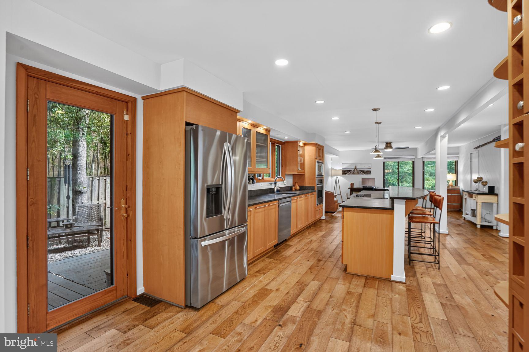 2003 Upper Lake Drive Reston, VA 20191 - Photo 10 of 57 Stainless steel appliances