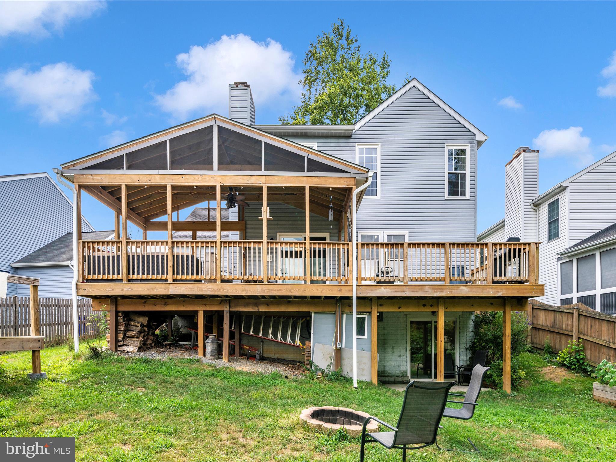 5004 Mallard Lane Frederick, MD 21703 - Photo 7 of 35 a front view of a house with garden