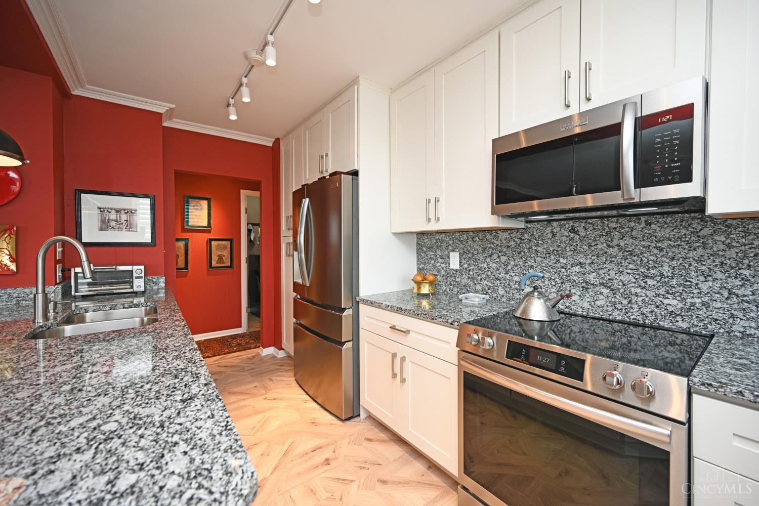 2444 Madison Road, Unit 301 Cincinnati, OH 45208 - Photo 22 of 46 Gallery Image 22