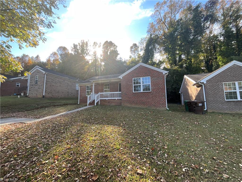 1019 Manor Drive High Point, NC 27260 - Photo 2 of 32