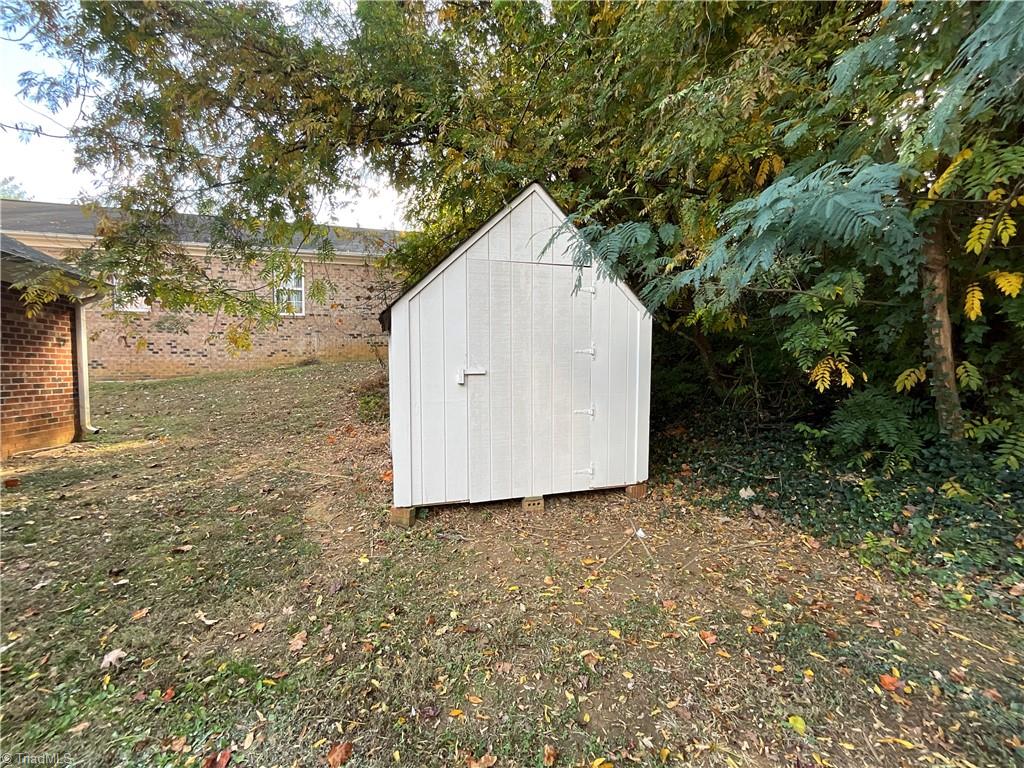 1019 Manor Drive High Point, NC 27260 - Photo 31 of 32