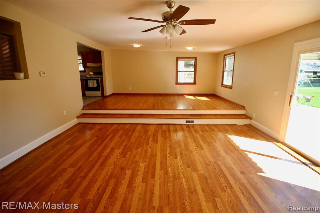 36549 Indiana Road New Boston, MI 48164 - Photo 10 of 29
