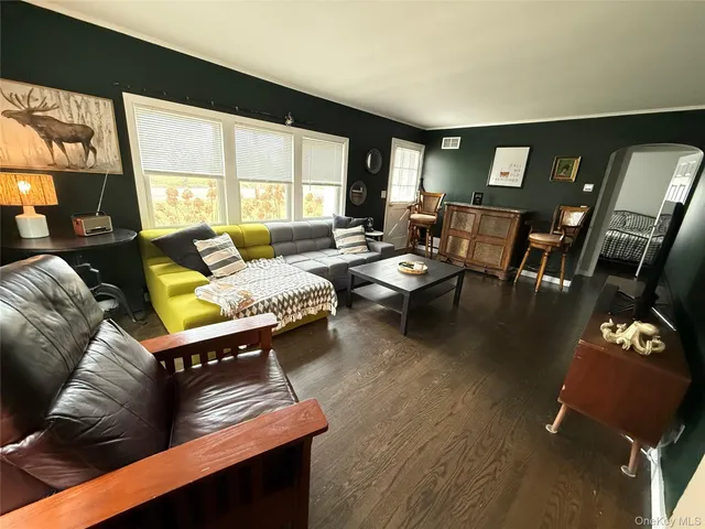 $3,500 | 35750 Main Road, Cutchogue, NY 11935