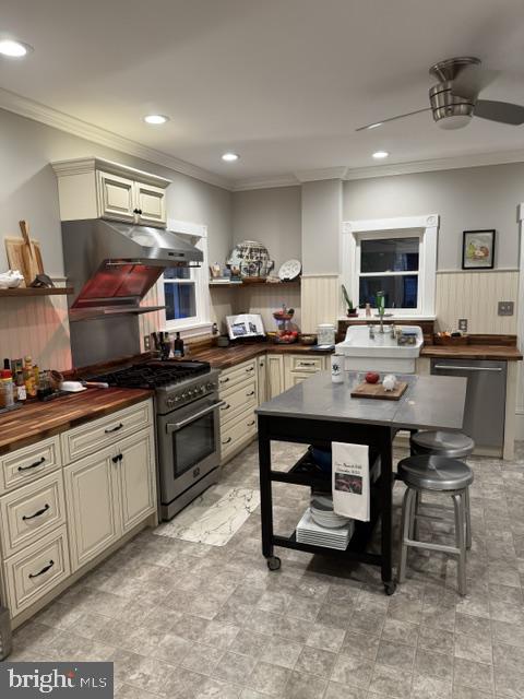 1109 Locust Street Cambridge, MD 21613 - Photo 18 of 55 Large Porcelain Farm Sink