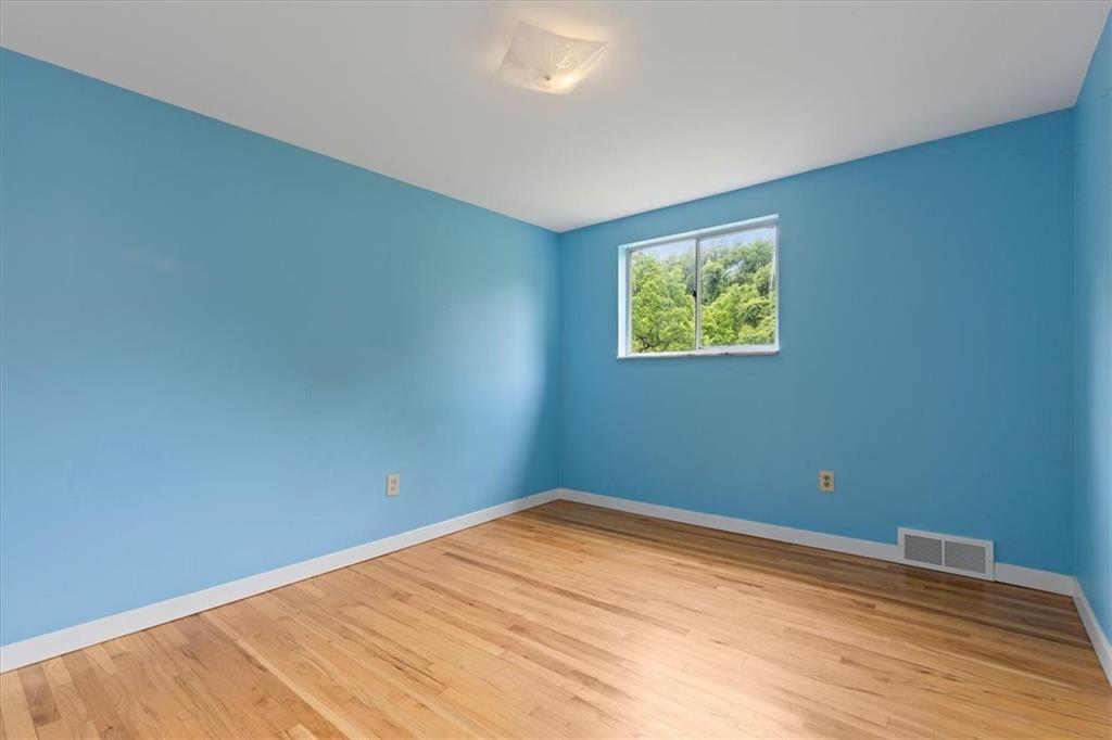 301 McCombs Road Venetia, PA 15367 - Photo 15 of 37 a view of empty room with wooden floor