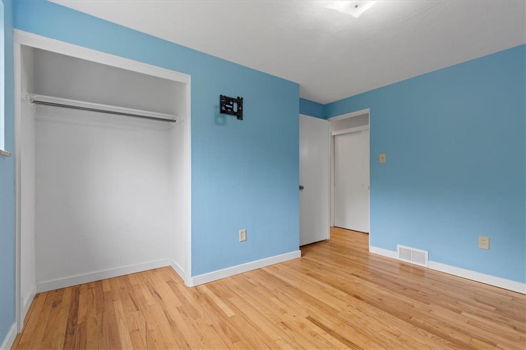 301 McCombs Road Venetia, PA 15367 - Photo 20 of 37 a view of empty room with wooden floor
