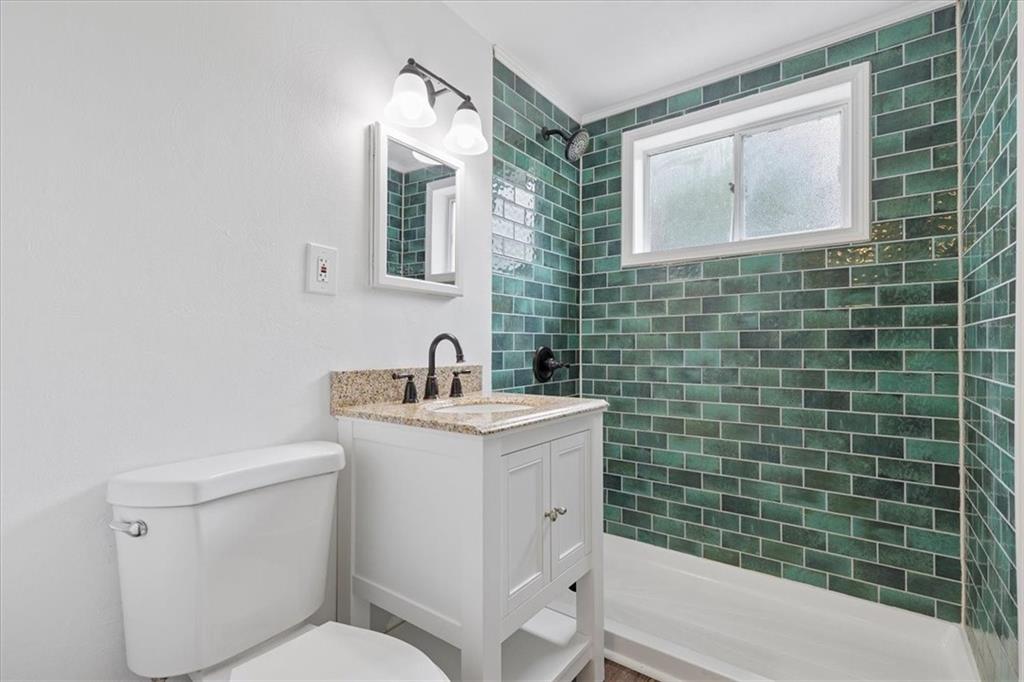 301 McCombs Road Venetia, PA 15367 - Photo 21 of 37 a bathroom with a toilet sink and mirror