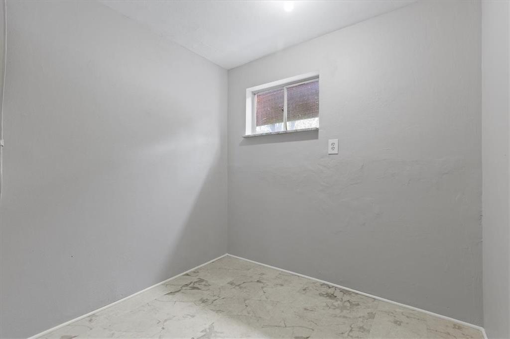 301 McCombs Road Venetia, PA 15367 - Photo 27 of 37 a view of a small space with window