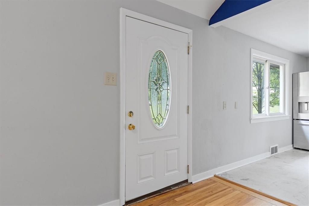 301 McCombs Road Venetia, PA 15367 - Photo 5 of 37 a view of a livingroom with wooden floor and a window