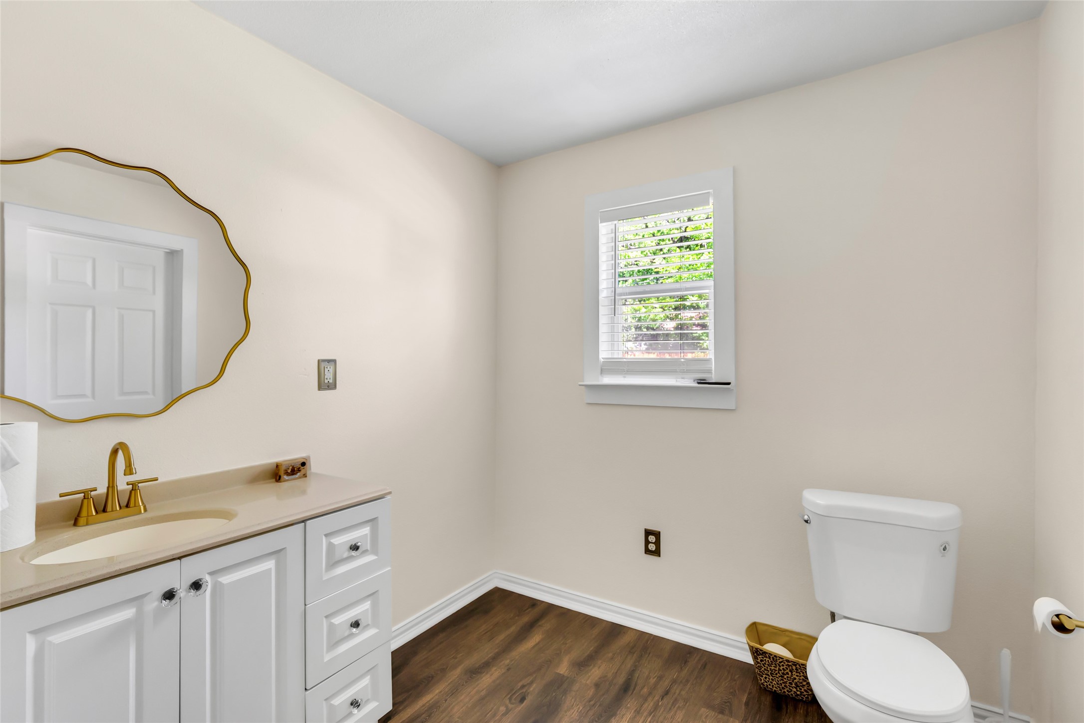 204 Kerry Road Highlands, TX 77562 - Photo 10 of 16