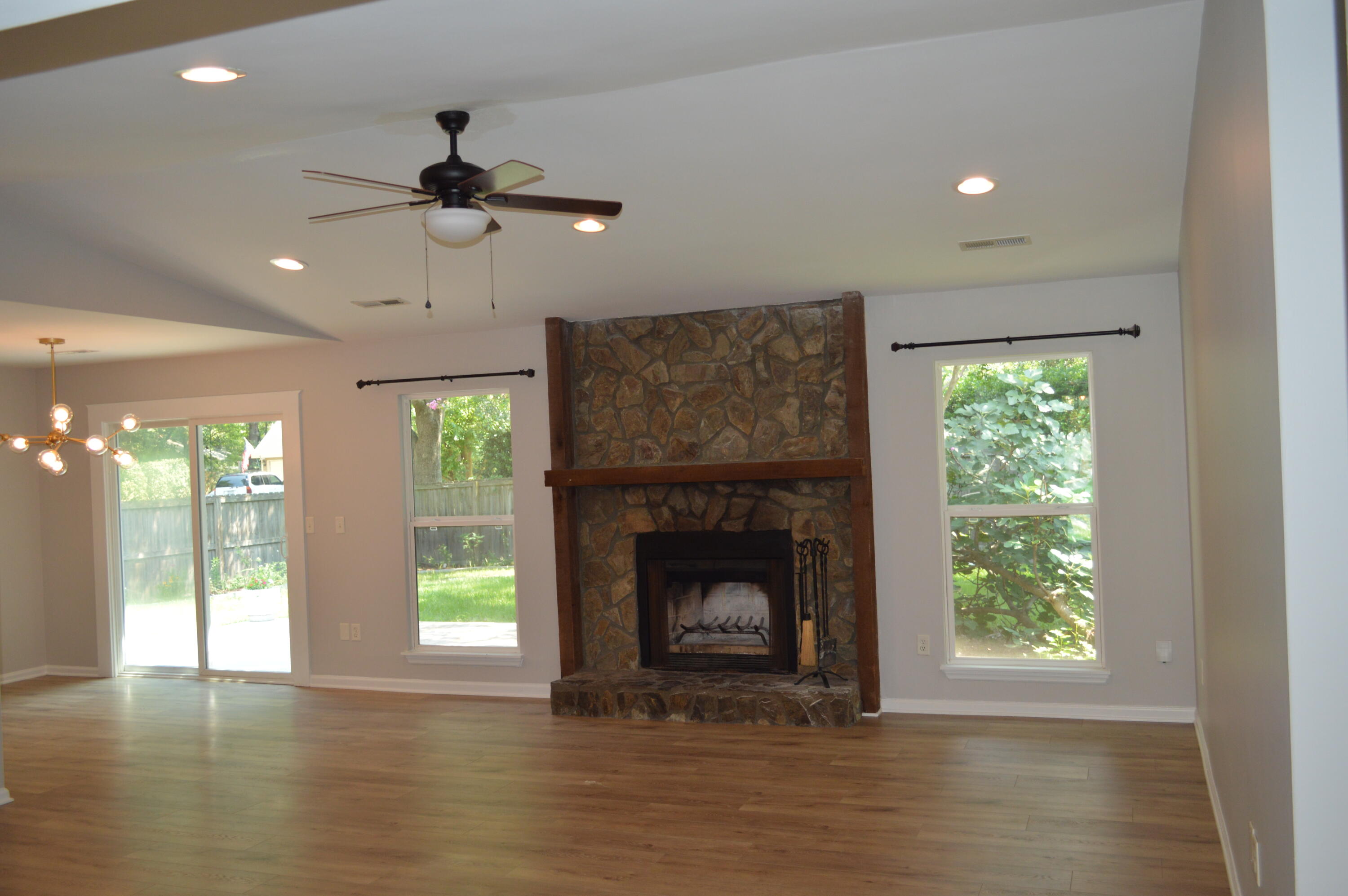 1777 Banbury Road Charleston, SC 29414 - Photo 3 of 22 DSC_0196