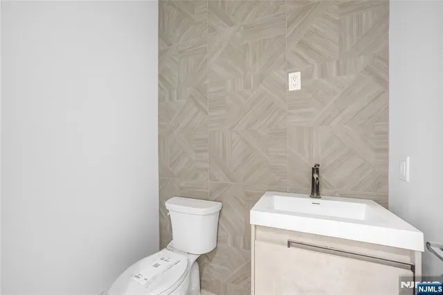 $1,199,000 | 762 Williams Place, Unit B, Cliffside Park, NJ 07010