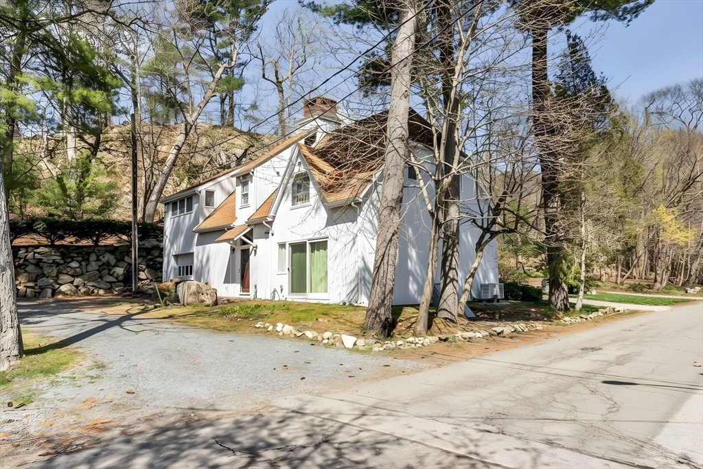 40 Webster Avenue Beverly, MA 01915 - Photo 2 of 25