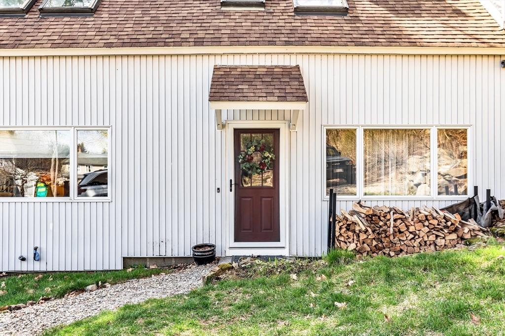 40 Webster Avenue Beverly, MA 01915 - Photo 3 of 25