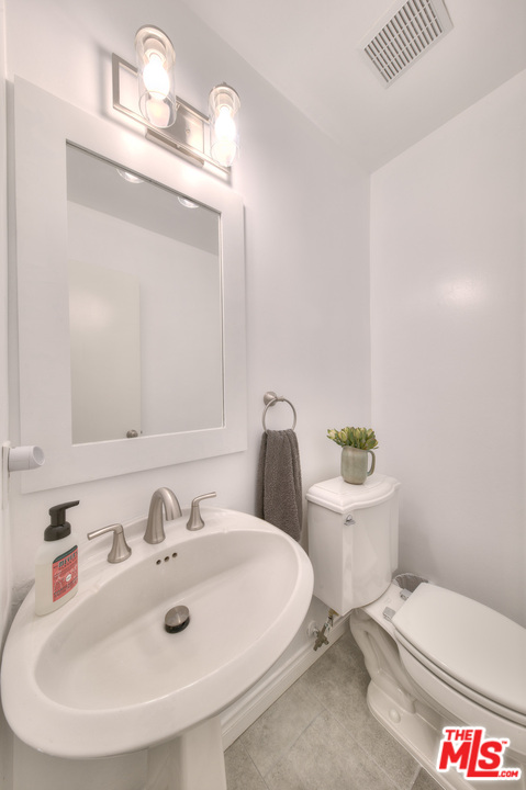 627 Strand Street, Unit 2 Santa Monica, CA 90405 - Photo 12 of 33