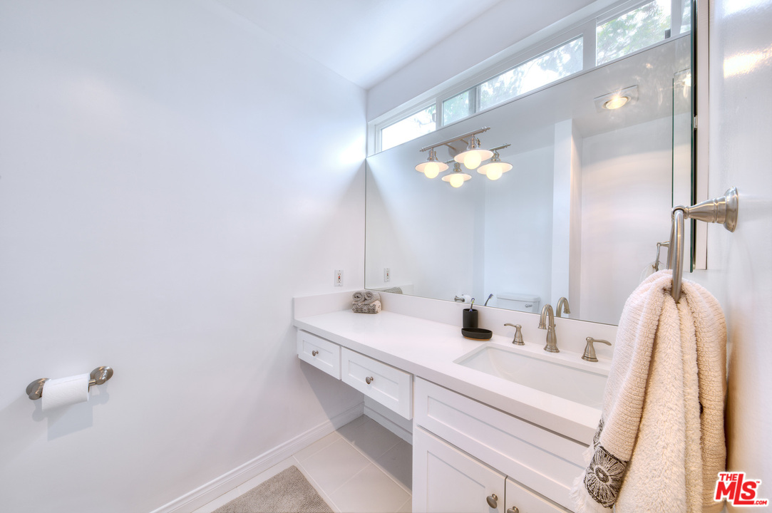 627 Strand Street, Unit 2 Santa Monica, CA 90405 - Photo 17 of 33
