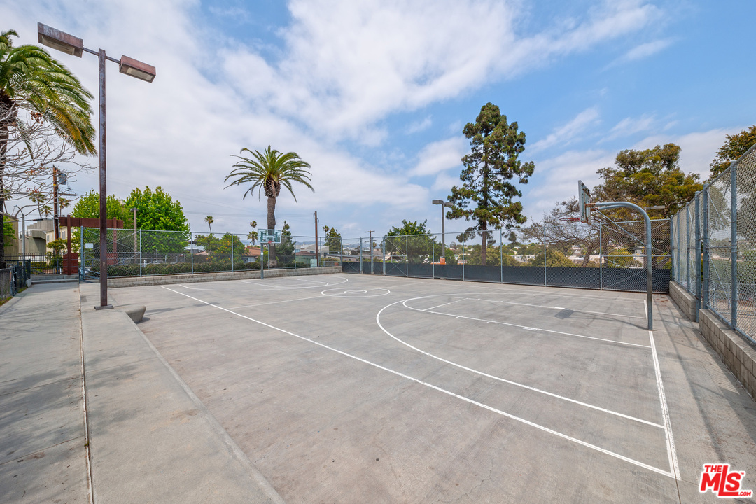 627 Strand Street, Unit 2 Santa Monica, CA 90405 - Photo 27 of 33