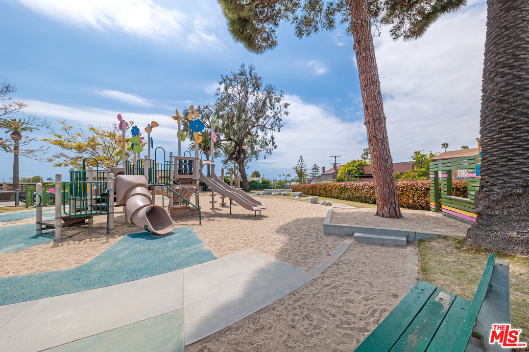 627 Strand Street, Unit 2 Santa Monica, CA 90405 - Photo 28 of 33