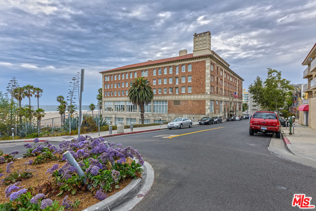 627 Strand Street, Unit 2 Santa Monica, CA 90405 - Photo 30 of 33