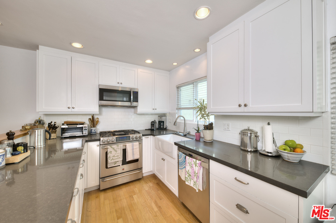 627 Strand Street, Unit 2 Santa Monica, CA 90405 - Photo 8 of 33