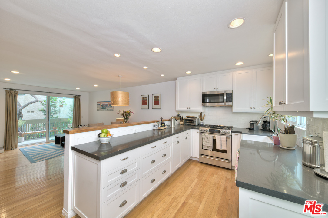 627 Strand Street, Unit 2 Santa Monica, CA 90405 - Photo 9 of 33