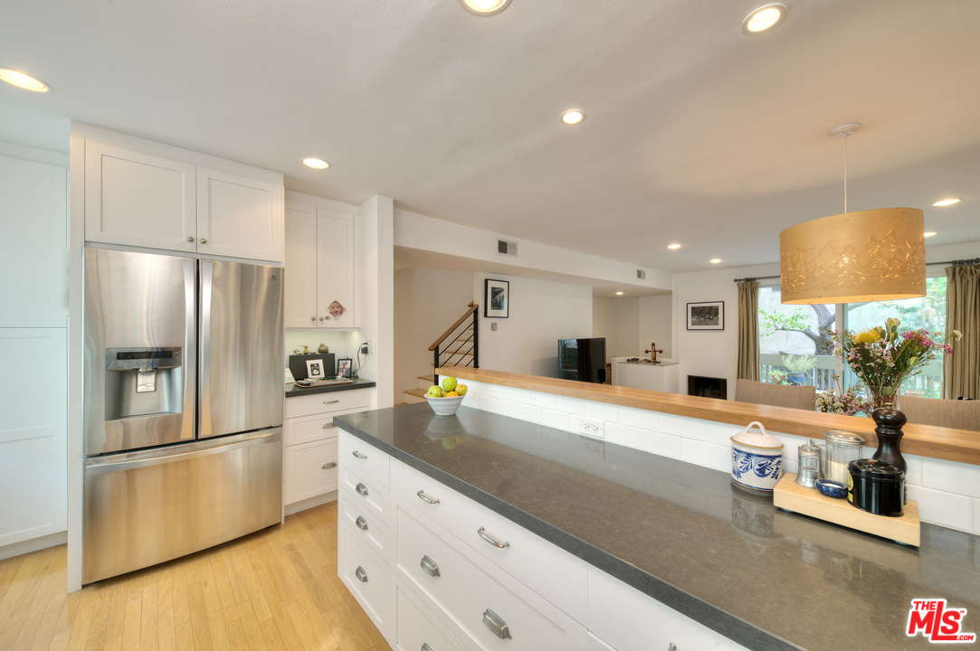 627 Strand Street, Unit 2 Santa Monica, CA 90405 - Photo 10 of 33