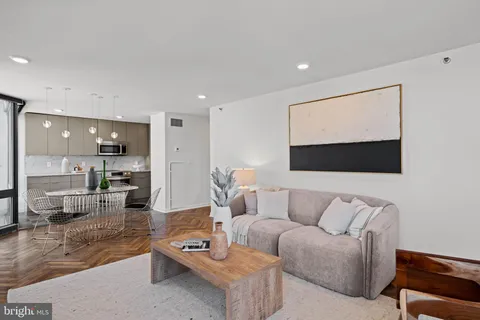 $1,100,000 | 2018-32 Walnut Street, Unit 16GH, Philadelphia, PA 19103