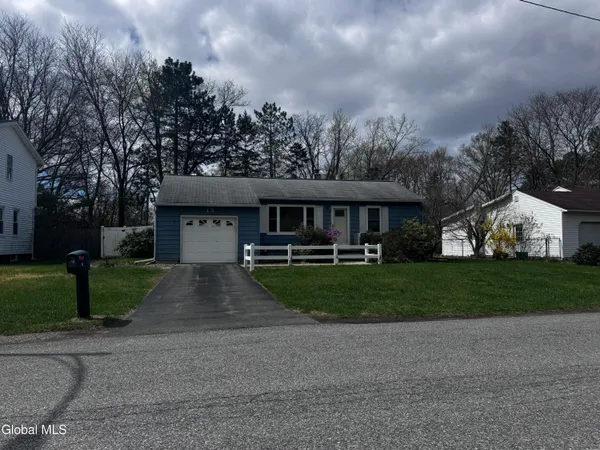 $2,500 | 13 Richards Drive, Colonie, NY 12205