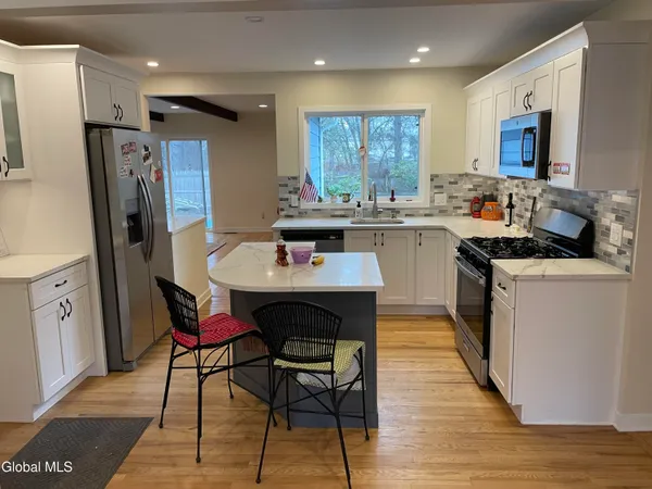 $2,500 | 13 Richards Drive, Colonie, NY 12205