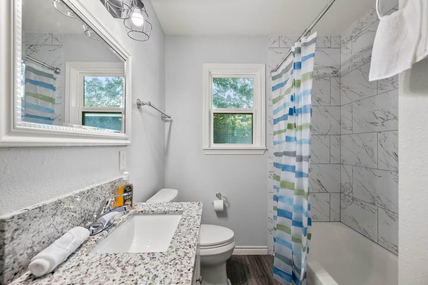 3719 Odin Court Houston, TX 77021 - Photo 8 of 39 Hallway bath in-between bedrooms 2 & 3.