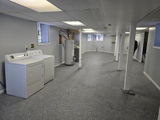 a view of entryway and workspace