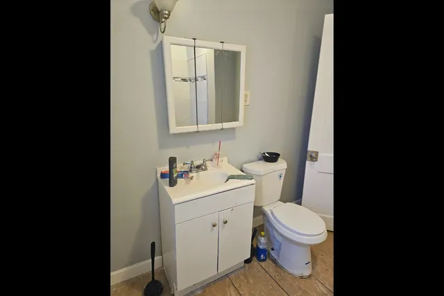 a view of entryway and gallery