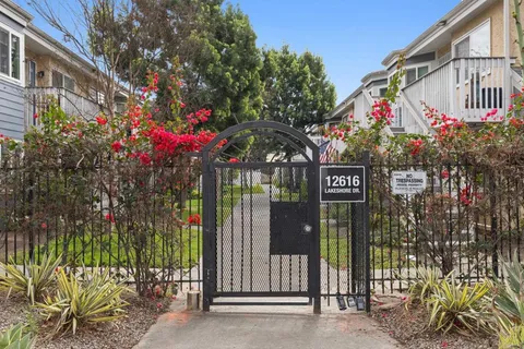 an aerial view of residential houses with outdoor space and lake