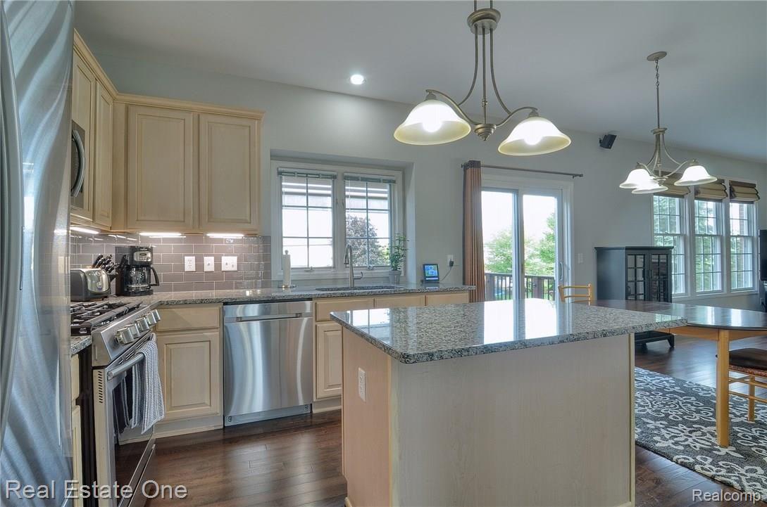 1990 Beaver Creek Drive Rochester, MI 48307 - Photo 9 of 45 Kitchen_3rd_View.jpg