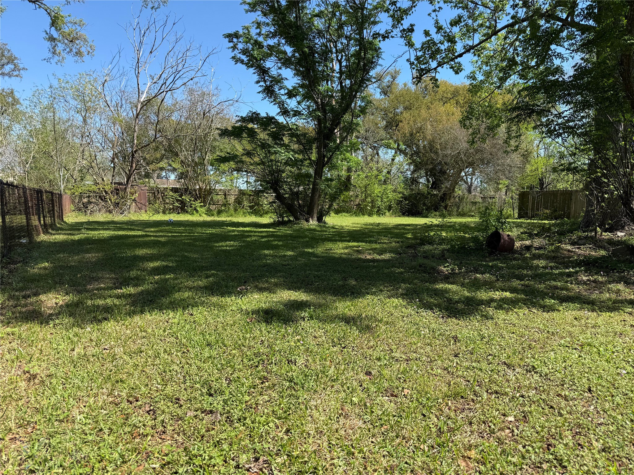 2607 Lilac Street Pasadena, TX 77503 - Photo 11 of 12 a backyard of a house with lots of green space