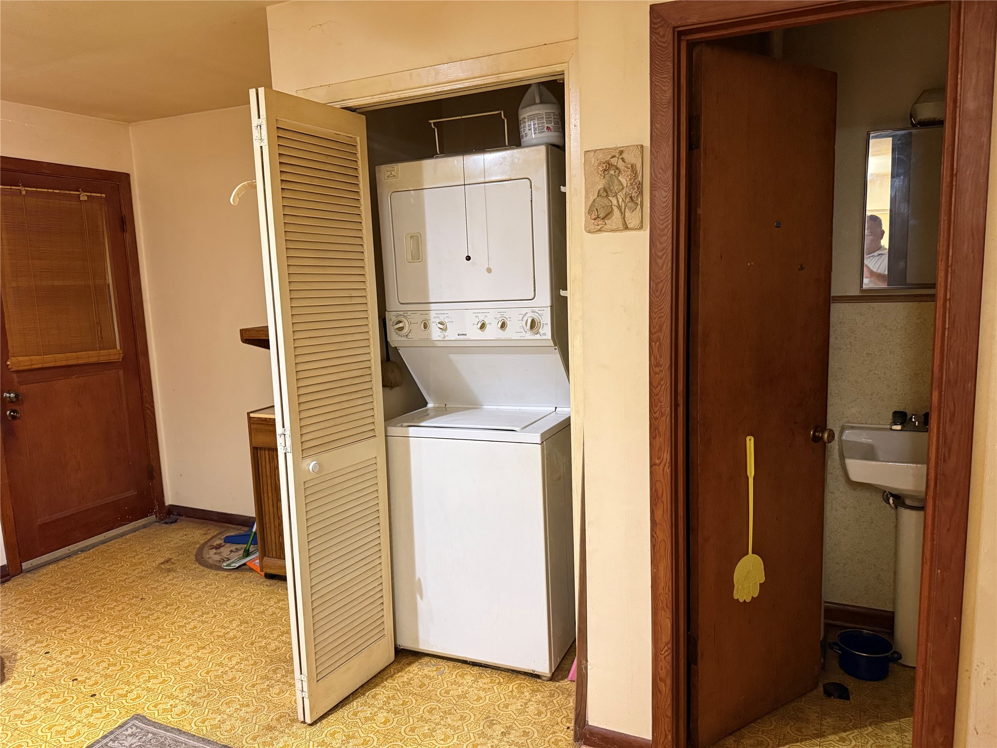 2607 Lilac Street Pasadena, TX 77503 - Photo 5 of 12 a view of bathroom