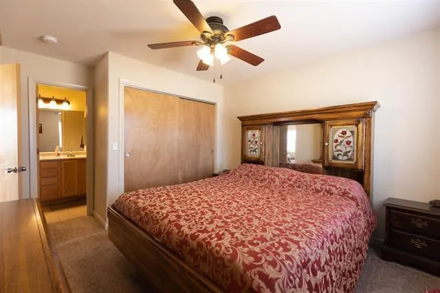 a en suite bathroom with a sink and a mirror