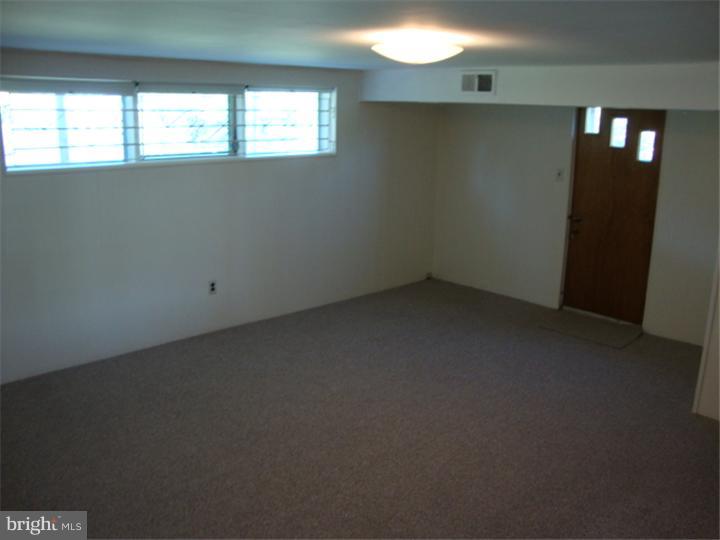 604 Sherrie Road Philadelphia, PA 19115 - Photo 11 of 15 Family Room