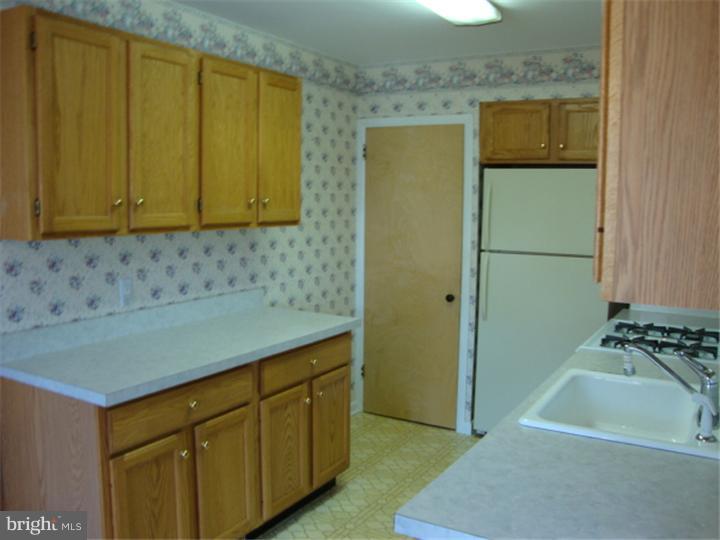 604 Sherrie Road Philadelphia, PA 19115 - Photo 5 of 15 Kitchen