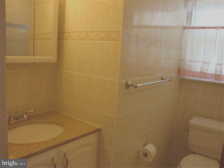 604 Sherrie Road Philadelphia, PA 19115 - Photo 9 of 15 Bathroom