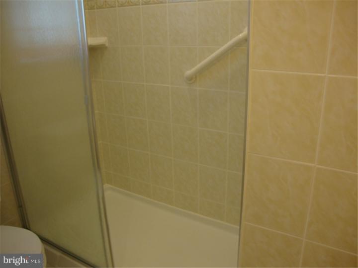 604 Sherrie Road Philadelphia, PA 19115 - Photo 10 of 15 Bathroom
