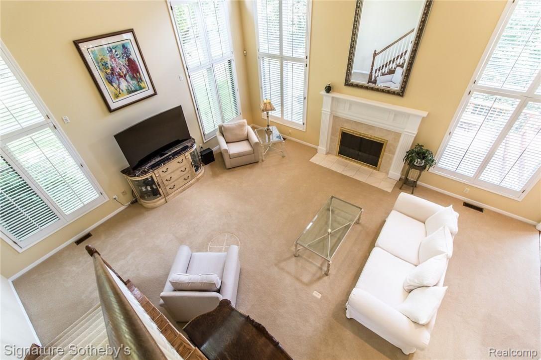 1650 Scenic Hollow Rochester, MI 48306 - Photo 28 of 60 2-STORY FAMILY ROOM