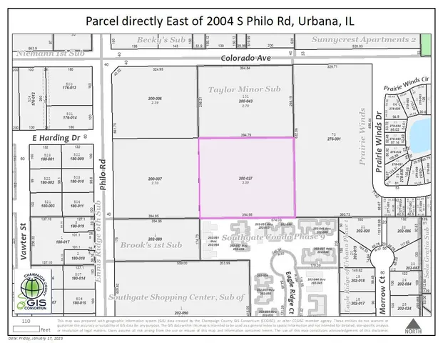 a picture of a book shelf