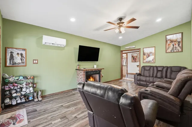 $189,000 | 388 Pattonsville Road, Duffield, VA 24244