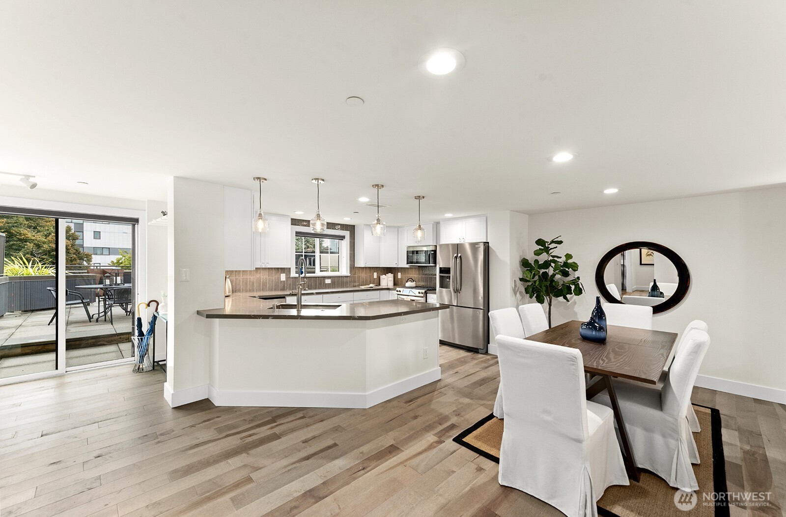 745 Bellevue Avenue East, Unit 401 Seattle, WA 98102 - Photo 13 of 38