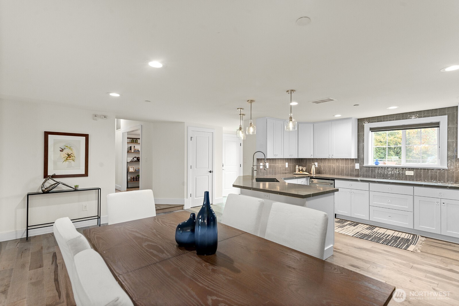 745 Bellevue Avenue East, Unit 401 Seattle, WA 98102 - Photo 14 of 38