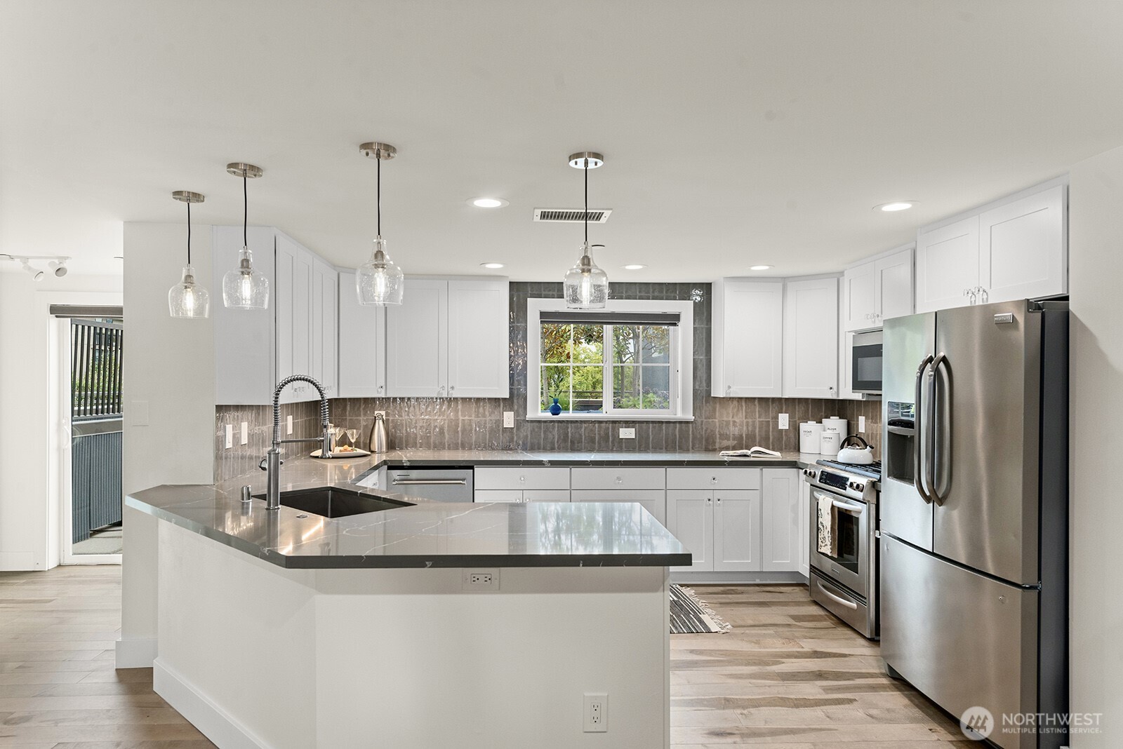 745 Bellevue Avenue East, Unit 401 Seattle, WA 98102 - Photo 15 of 38