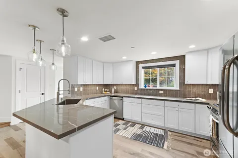 $1,150,000 | 745 Bellevue Avenue East, Unit 401, Seattle, WA 98102