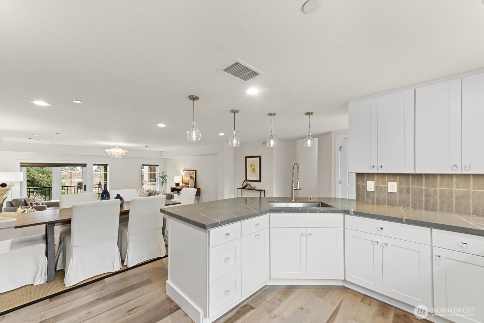 745 Bellevue Avenue East, Unit 401 Seattle, WA 98102 - Photo 17 of 38