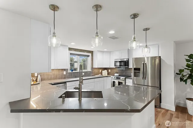 $1,150,000 | 745 Bellevue Avenue East, Unit 401, Seattle, WA 98102